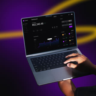 Schermo di computer portatile che mostra Zefra Fondenza piattaforma di trading in fase di apertura